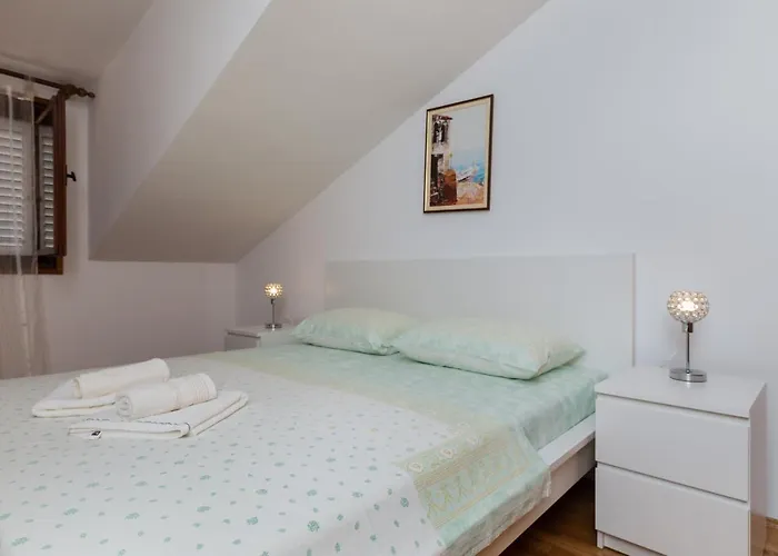 Sumpetar 11462a Jesenice (Split-Dalmatia)